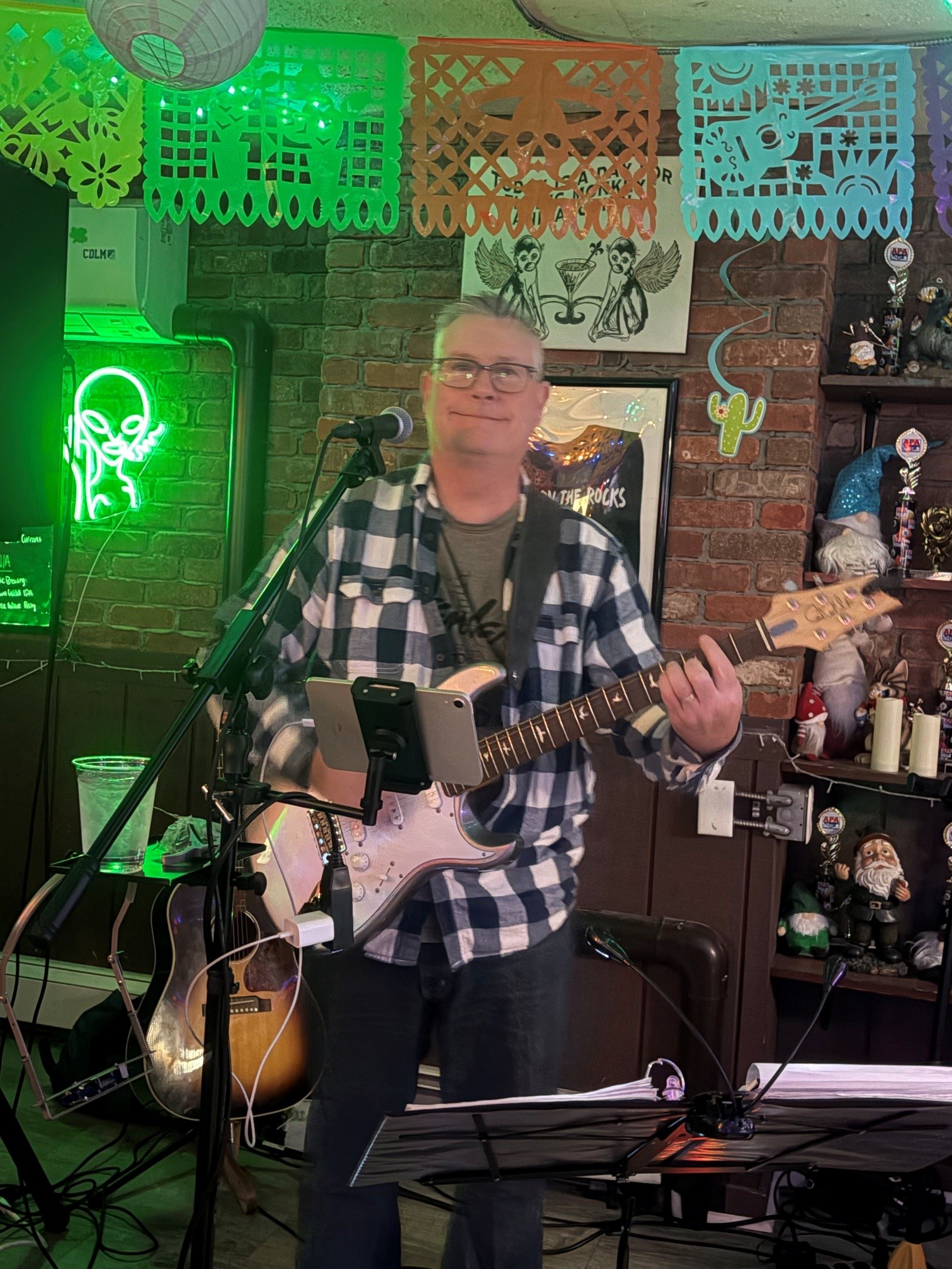 Steve performing live at a pub